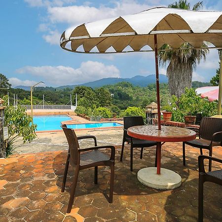 Hotel Pie De La Sierra Uruapan  Екстер'єр фото